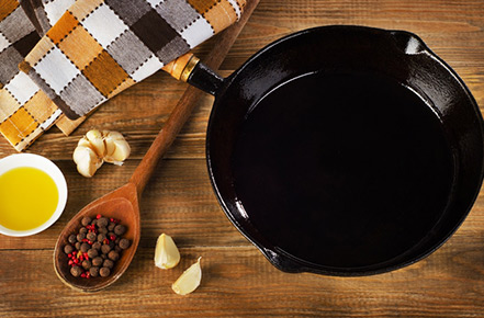 Best Oil to Season Your Cast Iron Cookware: What Should You Buy?